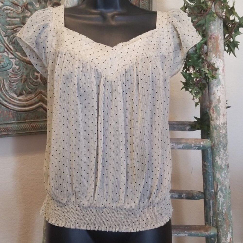 Beautiful sheer LA Fire blouse/top with sweetheart neckline - Sz M